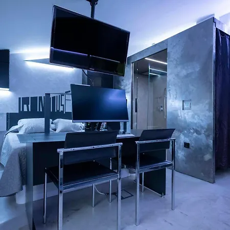 Iron House - Penthouse With Bathtub In Golden Mile & Roman Bridge Marbella