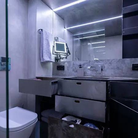 Iron House - Penthouse With Bathtub In Golden Mile & Roman Bridge Apartment