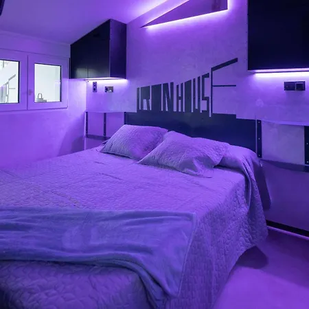 Iron House - Penthouse With Bathtub In Golden Mile & Roman Bridge Apartment *