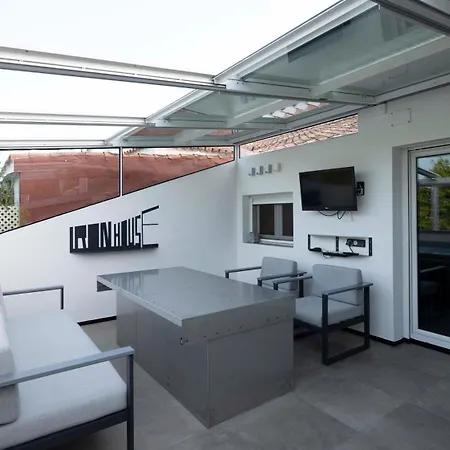 Iron House - Penthouse With Bathtub In Golden Mile & Roman Bridge