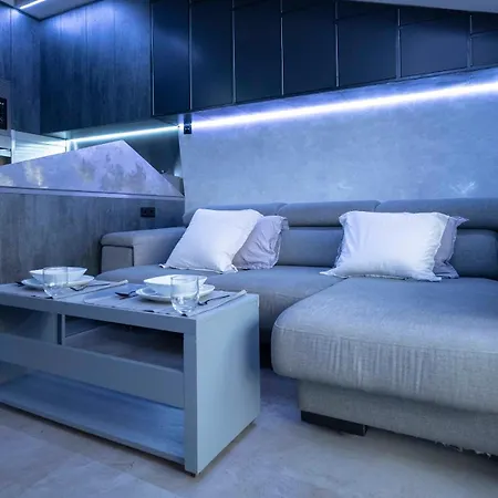 Iron House - Penthouse With Bathtub In Golden Mile & Roman Bridge Apartment *