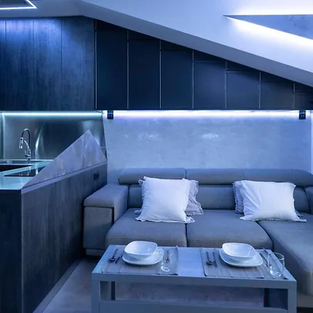 Iron House - Penthouse With Bathtub In Golden Mile & Roman Bridge *