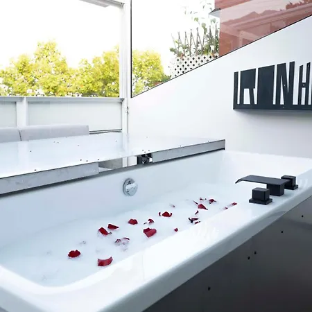 Iron House - Penthouse With Bathtub In Golden Mile & Roman Bridge Apartment *