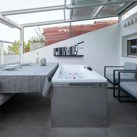 Iron House - Penthouse With Bathtub In Golden Mile & Roman Bridge *