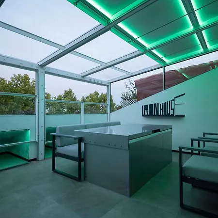 Apartment Iron House - Penthouse With Bathtub In Golden Mile & Roman Bridge