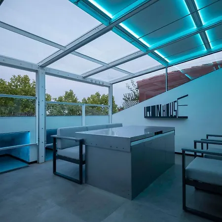 Iron House - Penthouse With Bathtub In Golden Mile & Roman Bridge Apartment Marbella