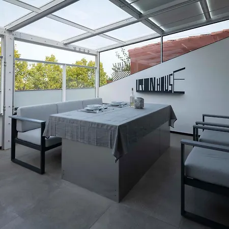 Apartment Iron House - Penthouse With Bathtub In Golden Mile & Roman Bridge