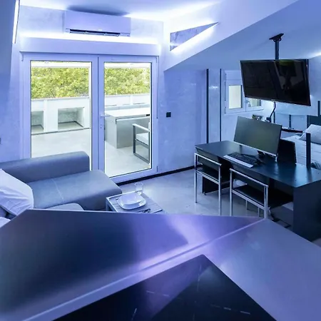 Apartment Iron House - Penthouse With Bathtub In Golden Mile & Roman Bridge *