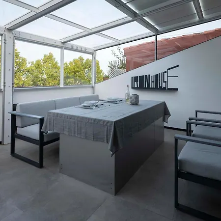 Iron House - Penthouse With Bathtub In Golden Mile & Roman Bridge *