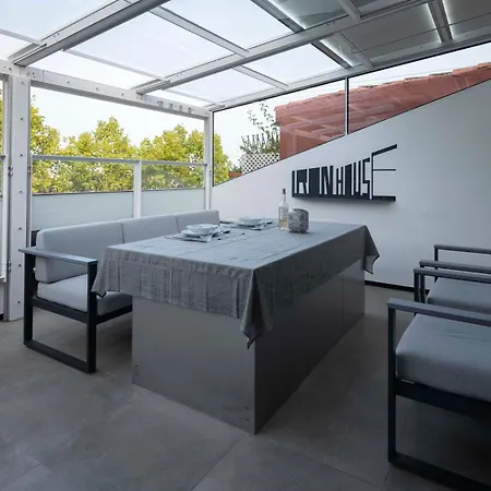 Iron House - Penthouse With Bathtub In Golden Mile & Roman Bridge