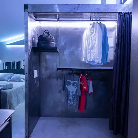 Apartment Iron House - Penthouse With Bathtub In Golden Mile & Roman Bridge *