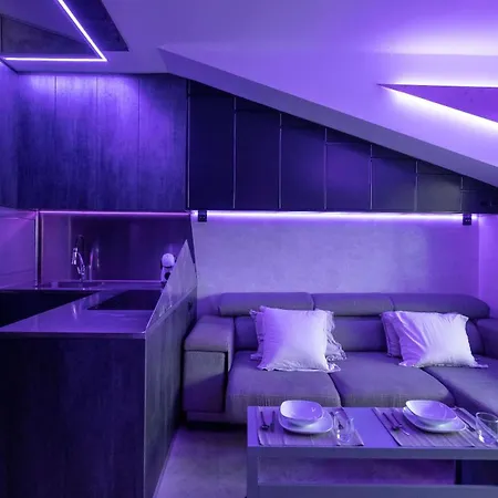 Iron House - Penthouse With Bathtub In Golden Mile & Roman Bridge Apartment
