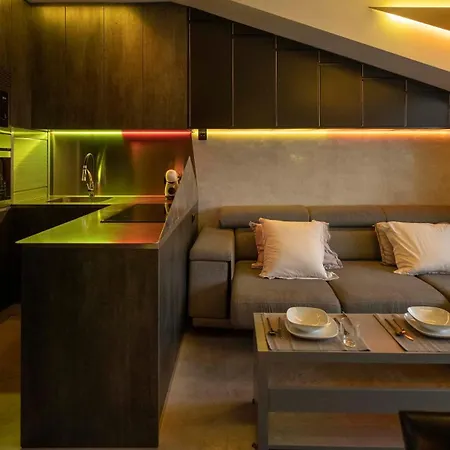 Iron House - Penthouse With Bathtub In Golden Mile & Roman Bridge *