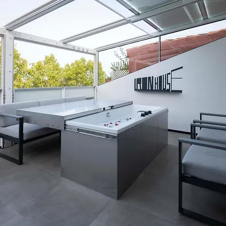 Iron House - Penthouse With Bathtub In Golden Mile & Roman Bridge *