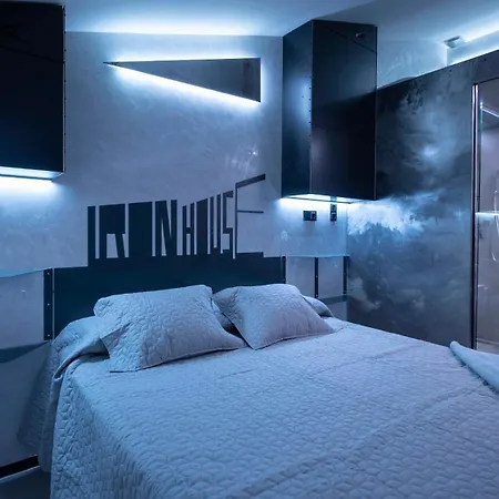 Iron House - Penthouse With Bathtub In Golden Mile & Roman Bridge Appartement *
